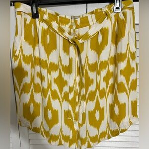 Loft belted skirt, size Large. Beautiful yellow and white pattern.
